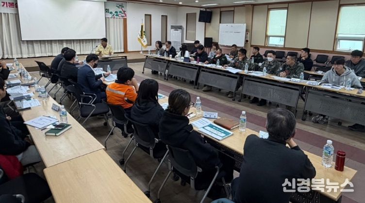 포항시는 25일 포항시 산림조합 대강당에서 유관기관 관계자 50여 명이 참석한 가운데 ‘2025년 포항시 소나무재선충병 지역방제협의회’를 개최했다.