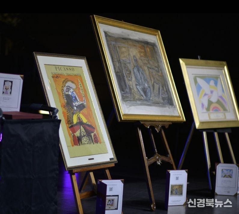 ,전시회 작품, 피카소 왼쪽 오른쪽 자코메티 중앙 작품 (사진제공=K trendy NEWS)
