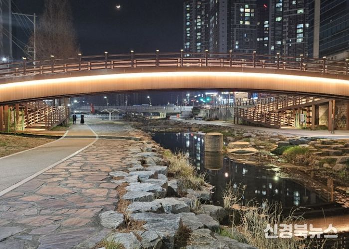 ‘화원 천내천 보행교량’빛의 명소로 재탄생!