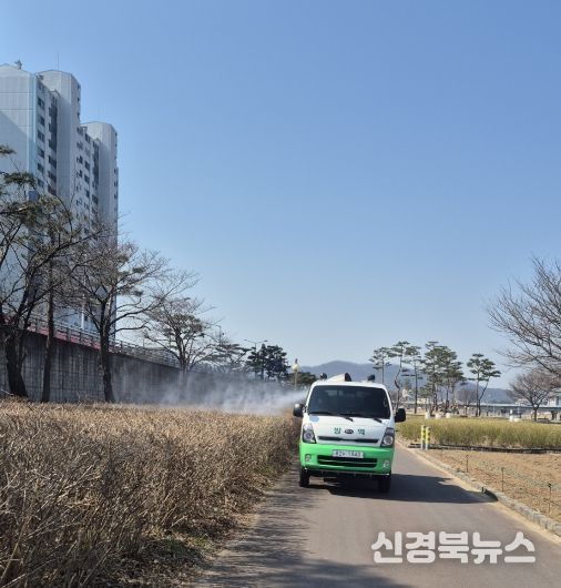 강변공원 인근 방역 소독 중인 모습