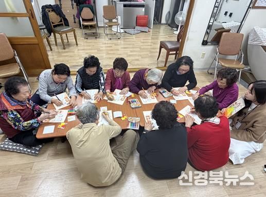 2025년 남구치매안심센터에서 한 경로당을 찾아 치매예방교실 하는 모습.